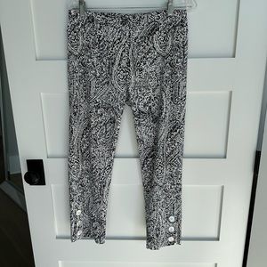Elliott Lauren black & white print stretch pants.